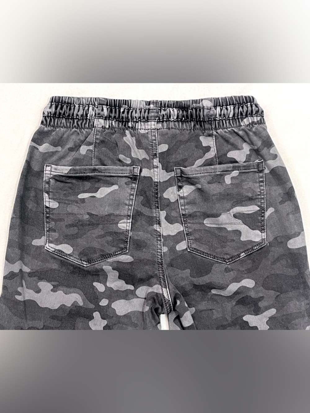 American Eagle Outfitters Gray Camouflage Drawstring Joggers with Pockets - Picture 15 of 16